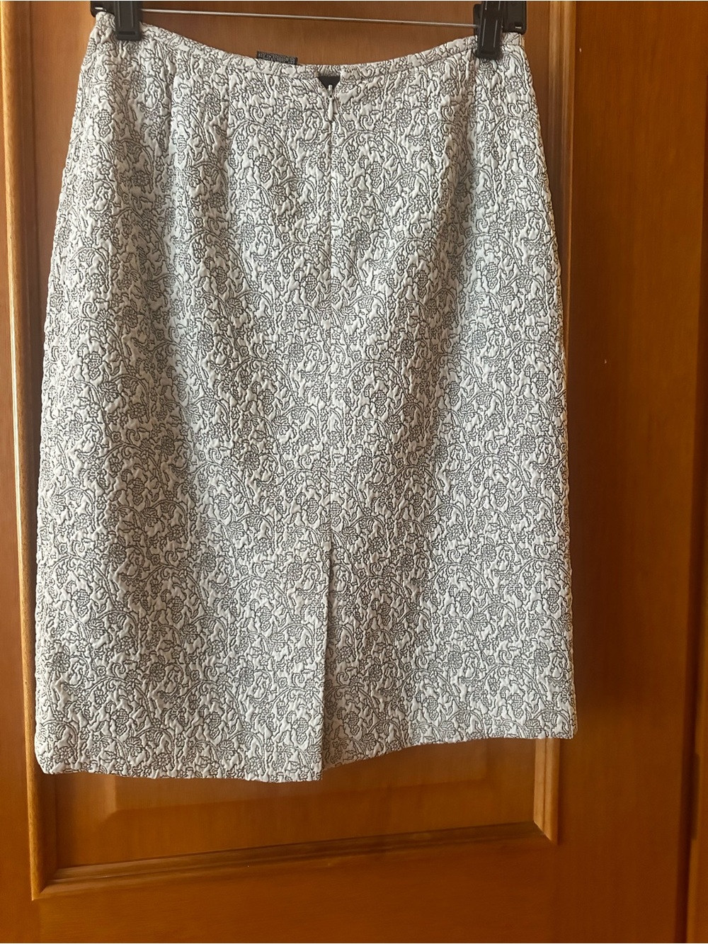 Kasper Size 4 Ivory Gray Brocade 2-Piece Skirt Suit - Picture 8 of 8